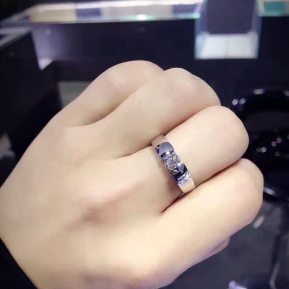 ⭐Host Pick⭐Lux One Carat Zirconia Diamond Sterling Silver Ring - Picture 3 of 3